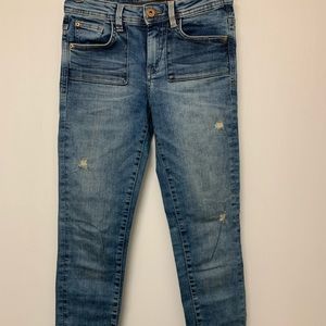 MEDIUM WASH JEANS